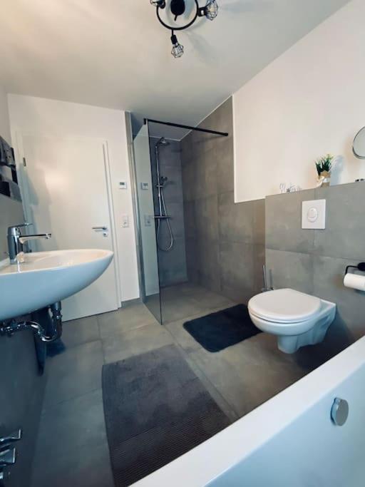 Grosse Moderne Ferienwohnung Auch Als Monteur Unterkunft Nutzbar, In Stolberg - Vicht 外观 照片